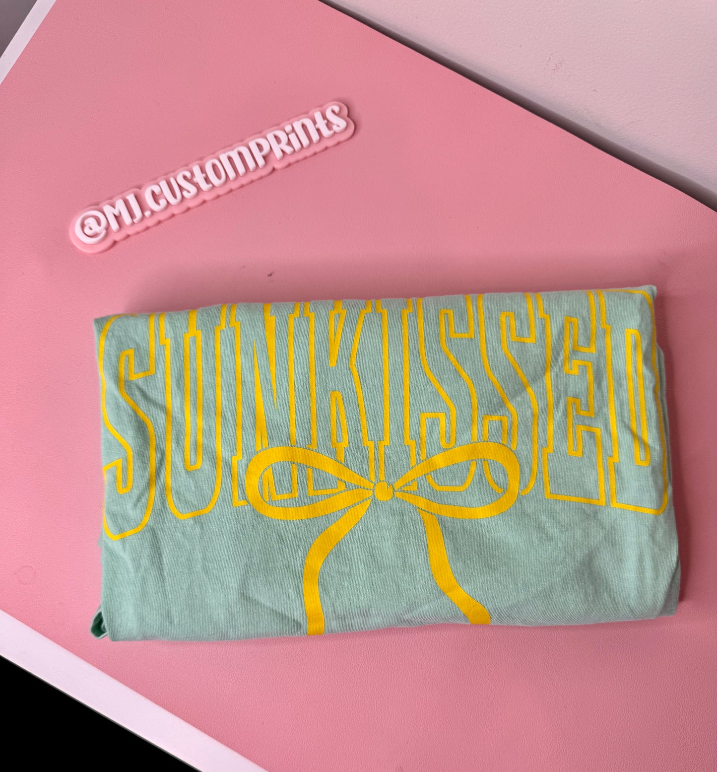 Sunkissed Bow Tshirt (SIZE LARGE)