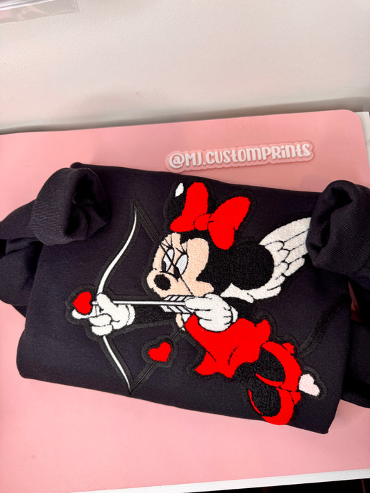 Minnie Cupid Patch Crewneck  (SIZE Medium )